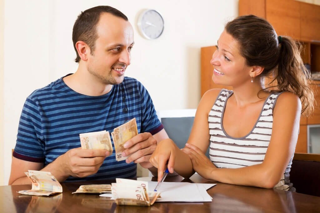 How to Manage Money as a Couple
