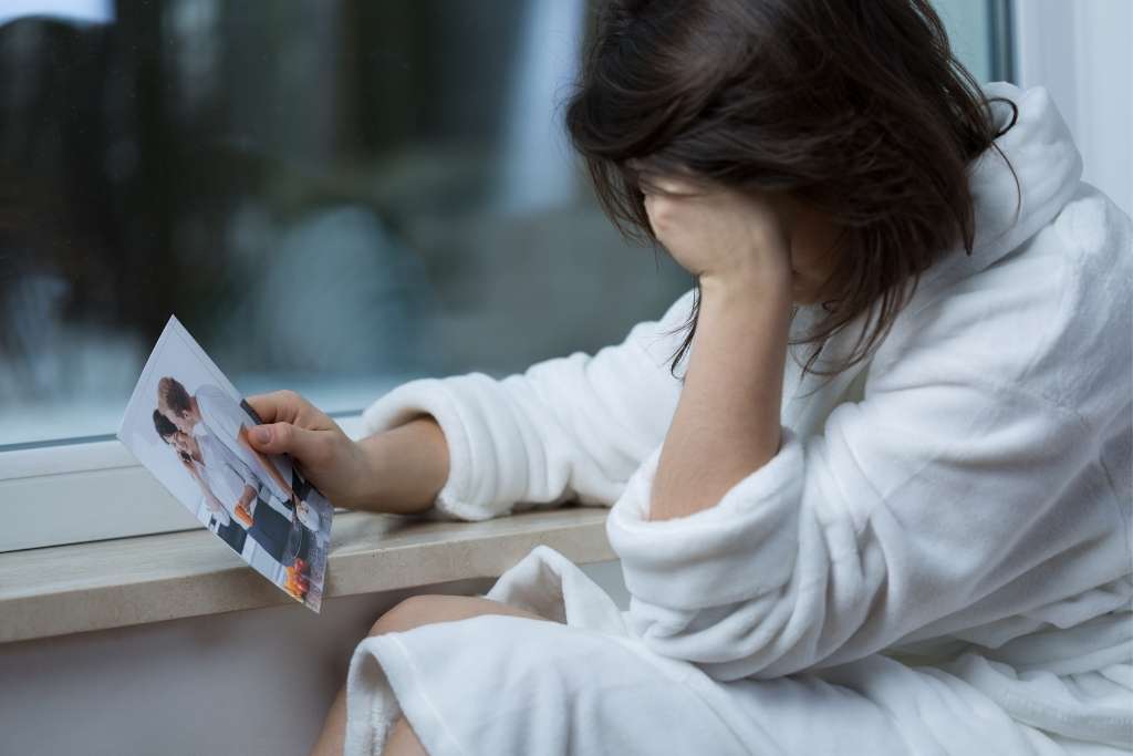 women thinking how to get ex-boyfriend back