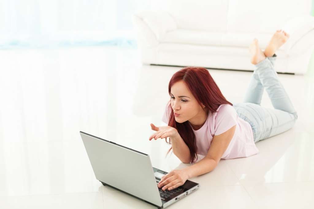 woman on the bed with a computer